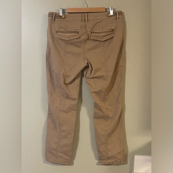 WHBM The Straight Crop in Sandalwood - Picture 3 of 9